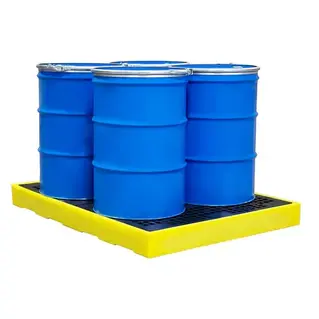 Low profile spill pallet with four drums for efficient spill containment