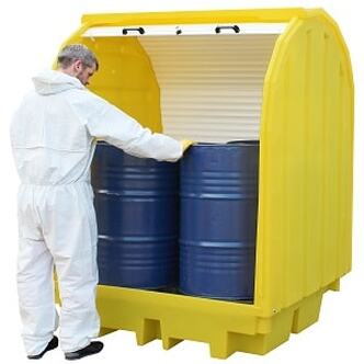 Detailed view of the hard cover mechanism on a 4 drum spill pallet
